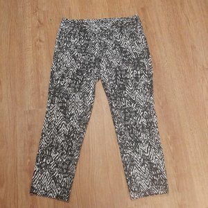 Mario Serrani Black & White Print Cropped Pant - Size 8